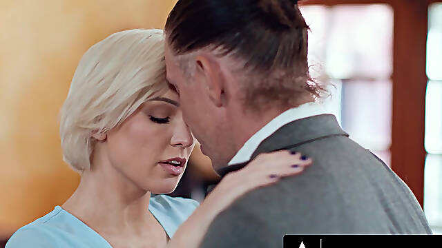 MODERN-DAY SINS - Naughty Wife Kenzie Taylor Plans Steamy Threesome With Her Lookalike