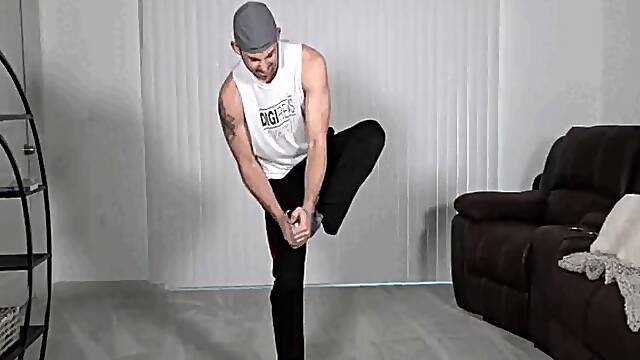 Tinies attack Tobys feet
