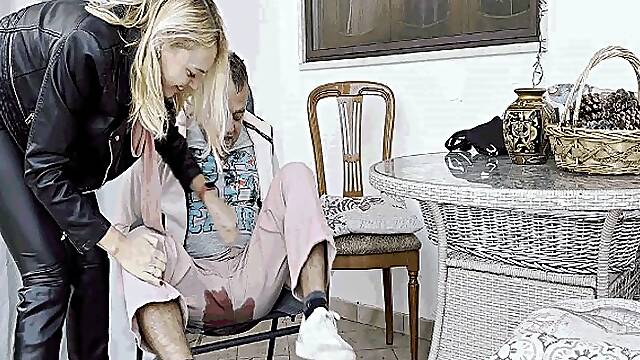 Its very wet on a date MP4