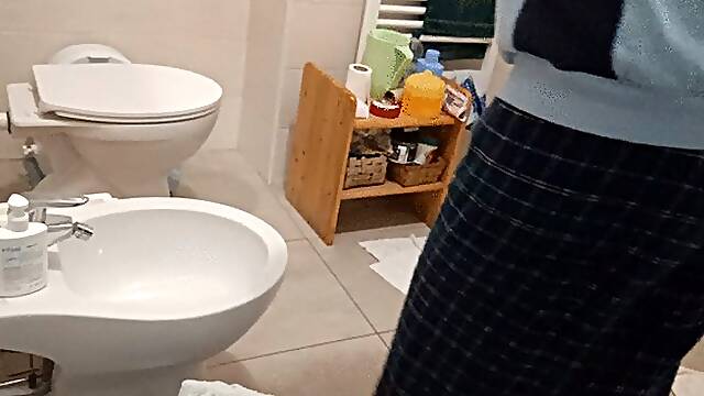 Severe constipation, peeing and washing the ass!