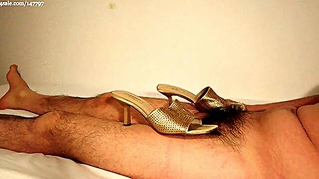 Clip #52 Gold Heels Toeprints Wank (HD - MP4 Version)
