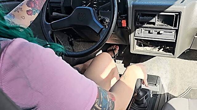 Whats going on with this car?