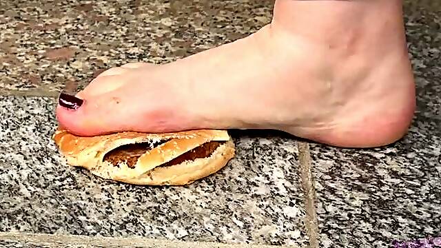 Sneaker-Girl Ella - Two Chesse Burgers