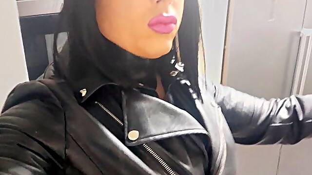 Tania in leather and latex outfit