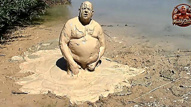 Mudbath in creamy, light mud - like vanilla pudding