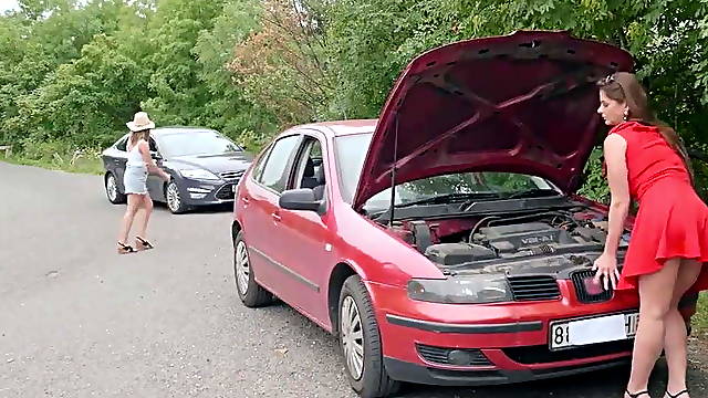 Carro Quebrado Madura, No Carro Com Dois
