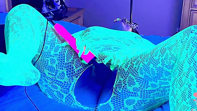 Full-figured beauty experiences intense climax, showcasing her voluptuous curves