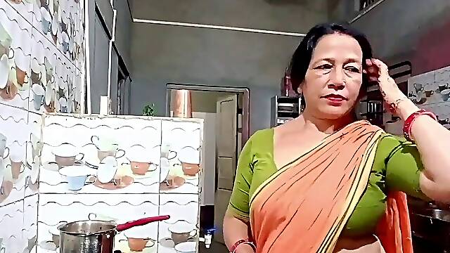 ��kitchen mai masti stepmom is a warm caboose mummy who likes to share the bed always with her handsome stepson.