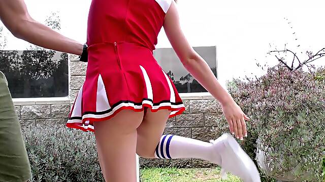 Pagw pigtail cheerleader