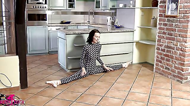 Flexibility in the spandex catsuit