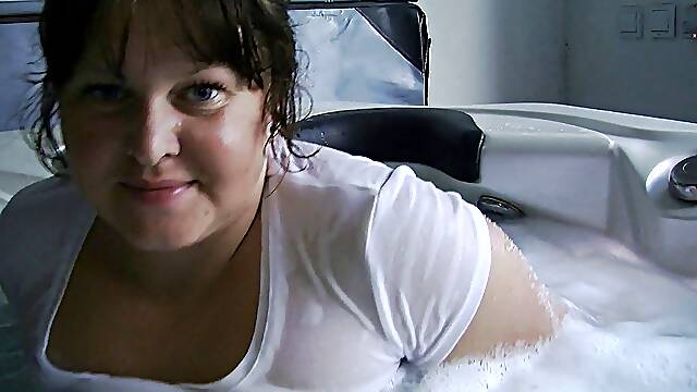Fat girl pleasing her hairy cunt in jacuzzi