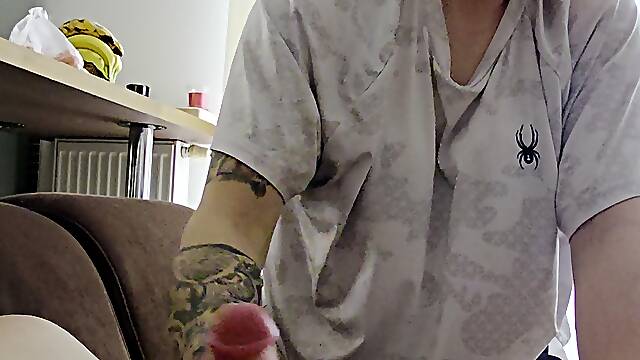 My Roomate Just Wanted to Suck My Dick. She Didnt Want My Cum in Her Mouth, but Still I Cum and She Make Buble