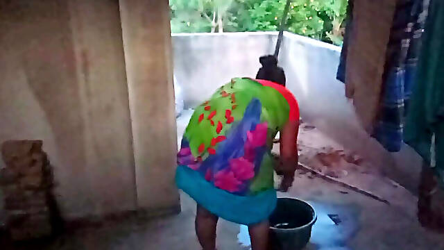 Tamil - Dress Washing Housewife Aunty Sex