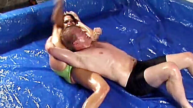 Vanessa Vs. Peter, Oil, Fighting Challenge 4, Match Two