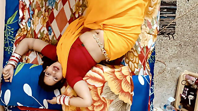 Sexy Indian Yellow Saree Bhabhi Having Hard-core Sex with Her Boyfriend