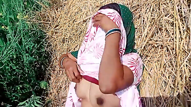 Village Bhabhi First Time Outdoor Sex Video