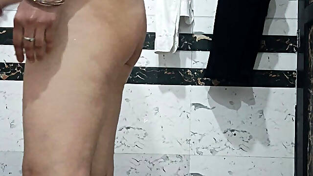 Priya Bhabi Sexy Bath Show