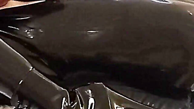 It's Time to Feed Sperm in a Latex Castsuite with a Latex Mask, the Slave Really Enjoyed It! 3 Angle