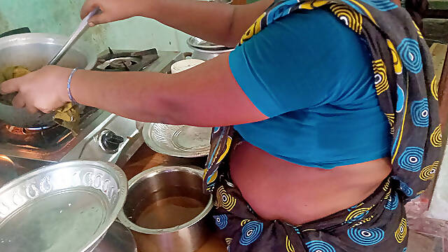 Indian Aunty Cooking Sex with Boyfriend