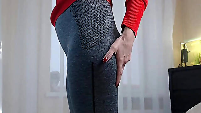 Horny MILF Squirts