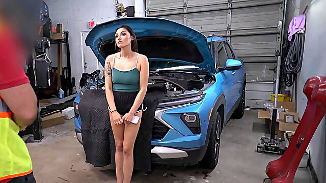Brunettes Gi & Alexa in a wild ride: Blowjobs galore
